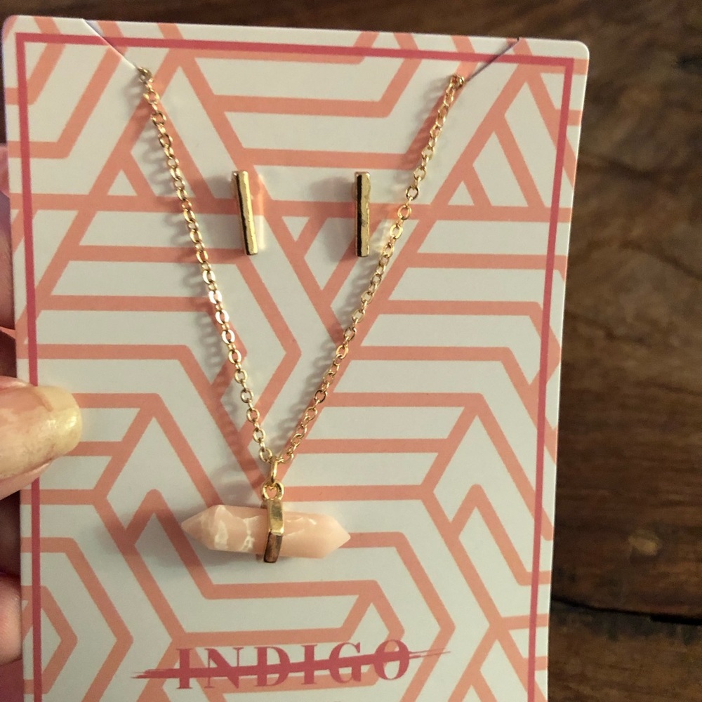 💗Brand new 
- indigo authority pink stone necklace gold chain gold earring set